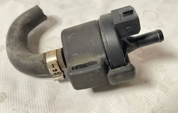 Audi A4 S4 B5 8D Valve vacuum 058133459