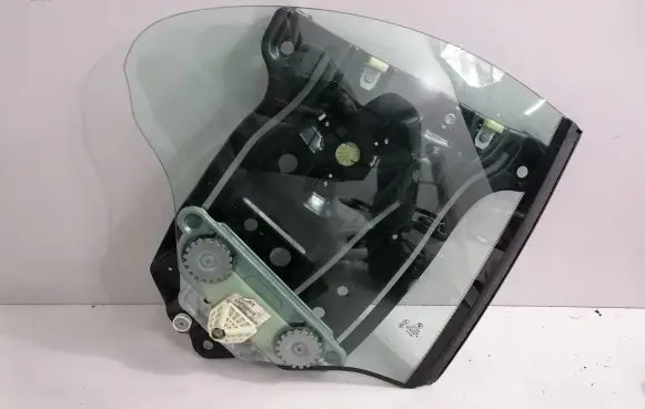 BMW 6 F12 F13 Rear vent window glass 7219888