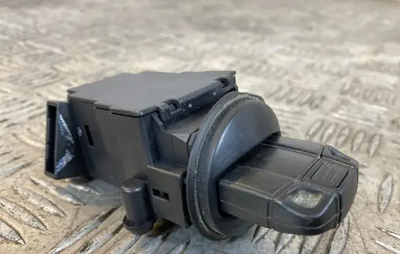BMW 5 E60 E61 Ignition lock 6954722 10862510