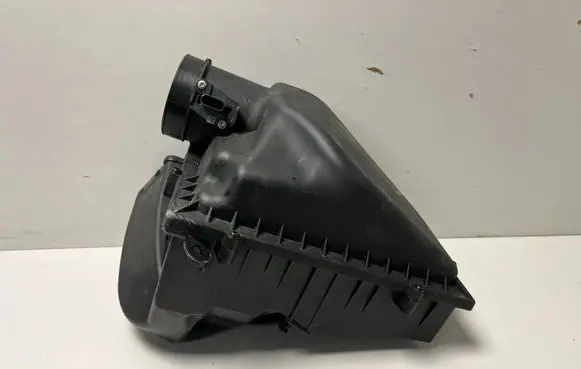 BMW X5 G05 Air filter box 7643301