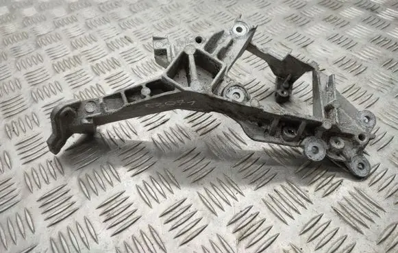 Land Rover Range Rover Evoque L538 Engine mounting bracket