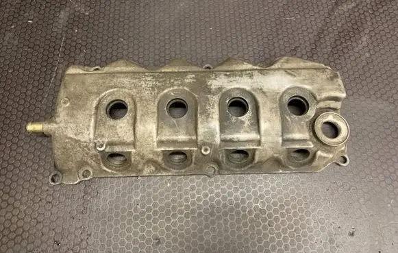 Nissan X-Trail T30 Rocker cam cover 