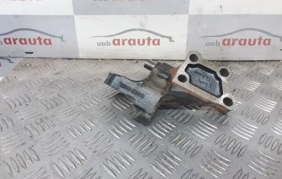 Toyota Avensis T270 Engine mounting bracket 123150R020