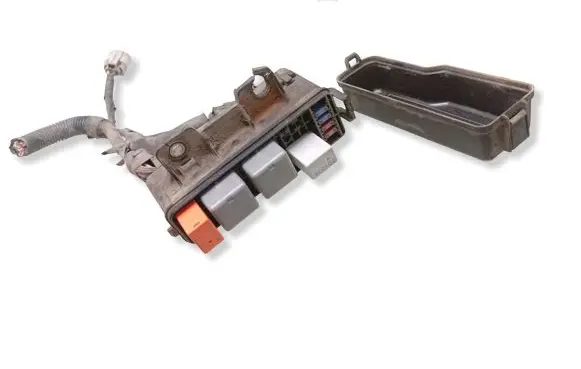 Toyota Corolla Verso E121 Relay mounting block 9008087019