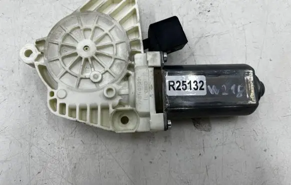 Mercedes-Benz CLS C218 X218 Front door window regulator motor 934532100