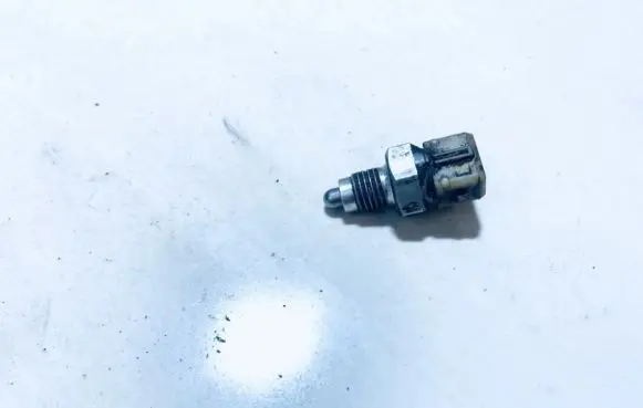 BMW 5 E39 Reversing light switch sensor 7506637