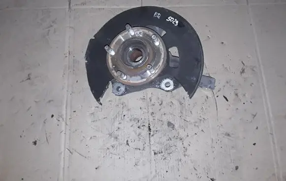 Opel Zafira C Front wheel hub 13583479