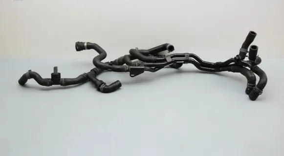 Engine coolant pipe/hose