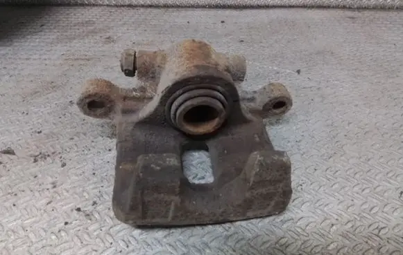 Mitsubishi Lancer VIII Rear brake caliper