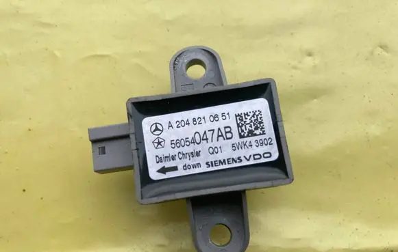 Mercedes-Benz C W204 Airbag deployment crash/impact sensor A2048210651 5WK43902 56054047AB