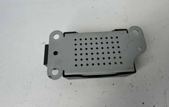 Volkswagen Golf VI Aerial antenna amplifier 5M0035570B