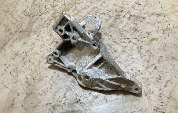 Peugeot Expert Engine mounting bracket 9808696880