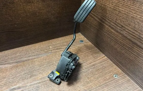 Renault Trafic II (X83) Accelerator throttle pedal 7700313060 6PV00811914