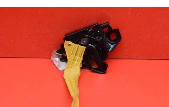 Nissan Qashqai Engine bonnet/hood lock/catch