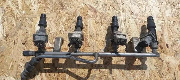Opel Astra G Fuel injector supply line/pipe 