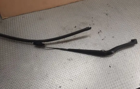 Opel Insignia A Windshield/front glass wiper blade 13227398