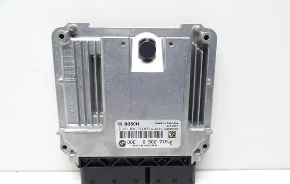 BMW 5 F10 F11 Engine control unit/module ECU 8582719