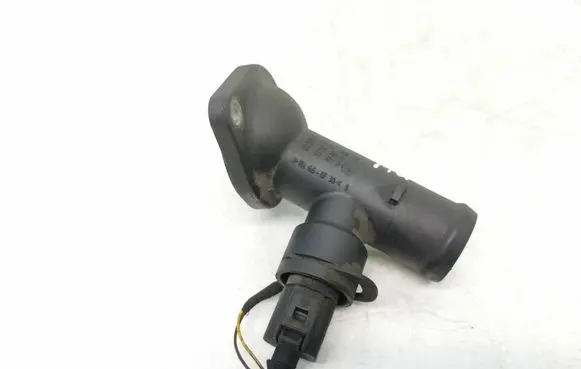 Volkswagen Touran I Engine coolant pipe/hose 03L121121A 03G121121D 06a919501a