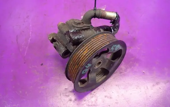 Toyota Avensis Verso Power steering pump
