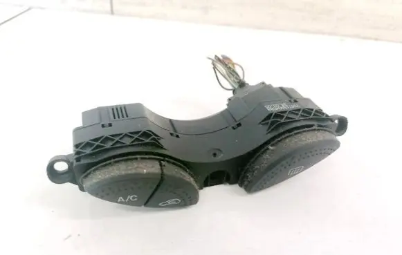 Ford Focus Windscreen/window heater switch YS4T19A945BA