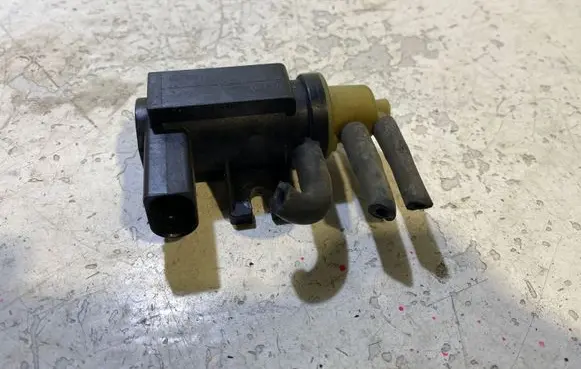 Volkswagen Touran I Turbo solenoid valve 1K0906627A 07T327 8PG20