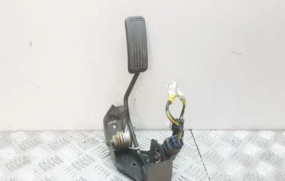Toyota Avensis T250 Accelerator throttle pedal 8222305060C