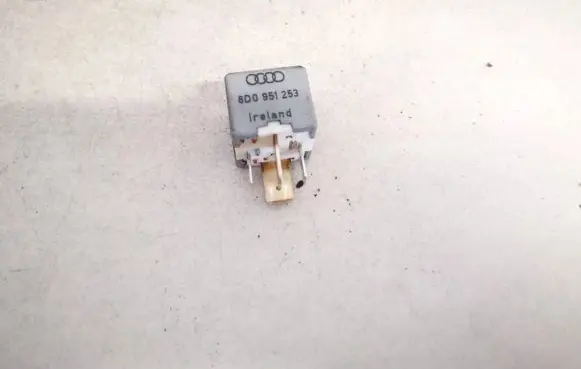 Audi A4 S4 B5 8D Other relay 8d0951253 899312000