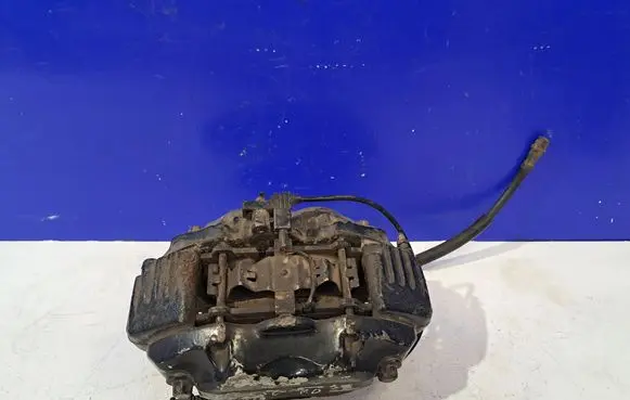 Mercedes-Benz CLS C219 Front brake caliper A211540008