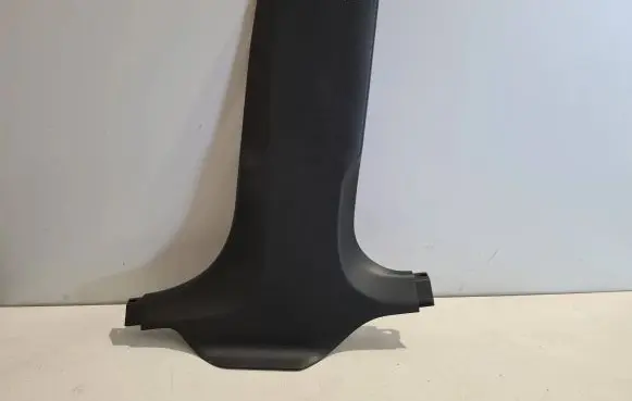 (B) pillar trim (bottom)