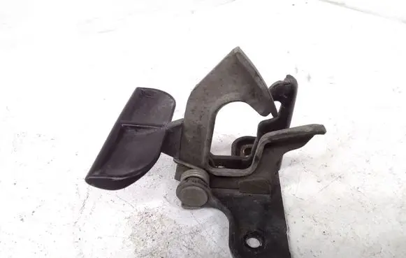 Engine bonnet (hood) release handle
