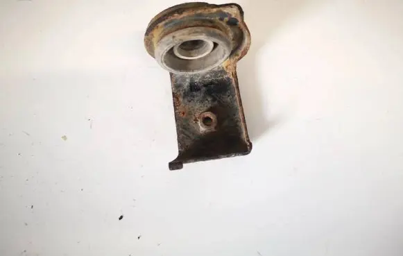 Radiator mount bracket
