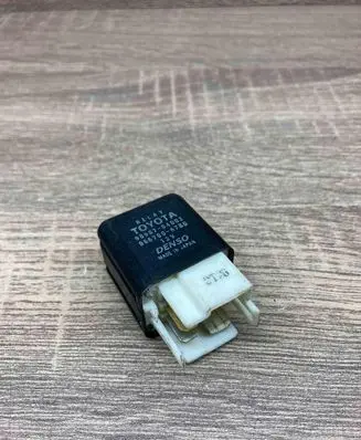Toyota Avensis Verso Other relay 9098704002 0567006780