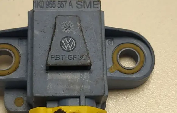 Volkswagen Golf V Airbag deployment crash/impact sensor 1K0955557A