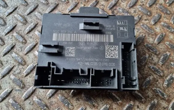 Volkswagen Golf VII Door control unit/module 5Q0959393A