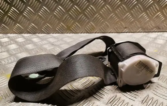 Middle seatbelt (rear)