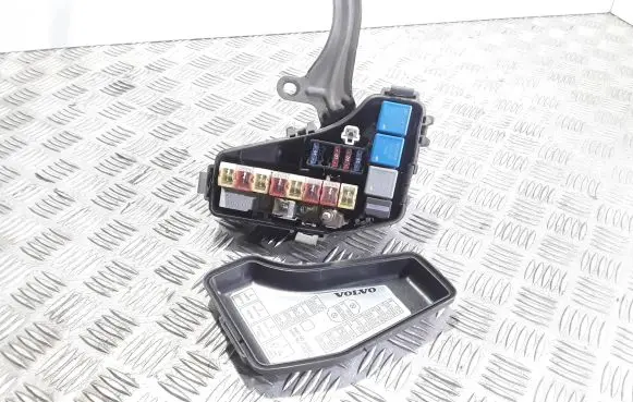 Volvo S70 V70 V70 XC Fuse box set 9128576 9162084