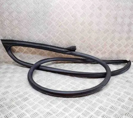 Maserati Levante Rubber seal front coupe door 670032866