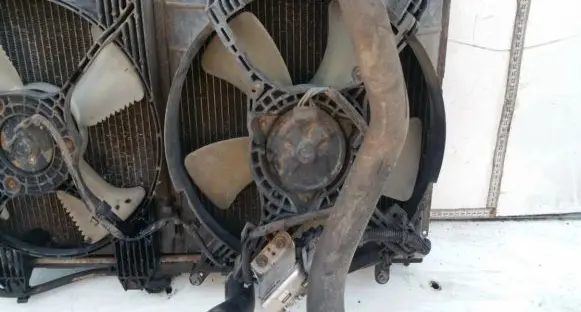 Mitsubishi Galant Radiator cooling fan shroud mr250747 csa401b008
