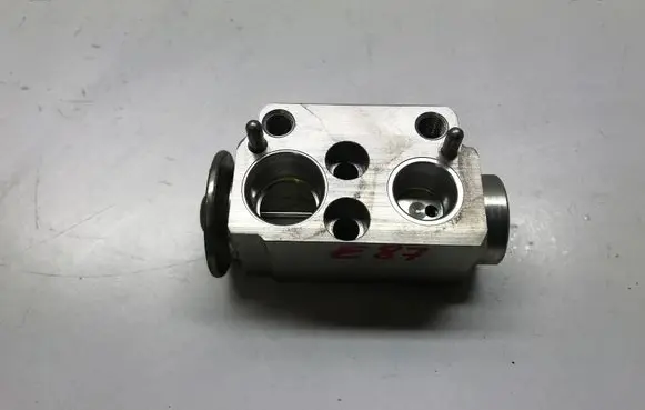 BMW 1 E82 E88 Air conditioning (A/C) expansion valve 9182512 64119182512