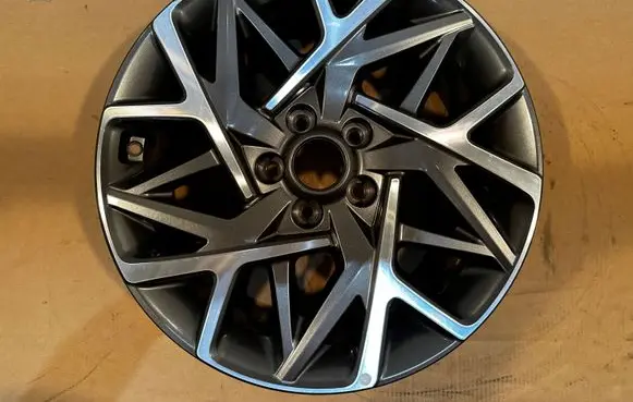 Hyundai Kona I R18 alloy rim 52910CM300