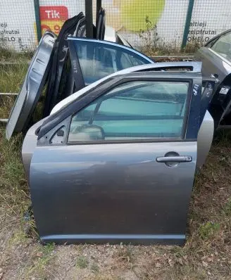 Suzuki Swift I Front door