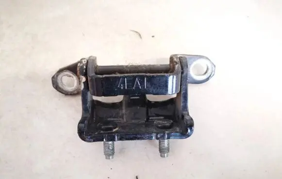 Nissan Qashqai Tailgate/trunk/boot hinge
