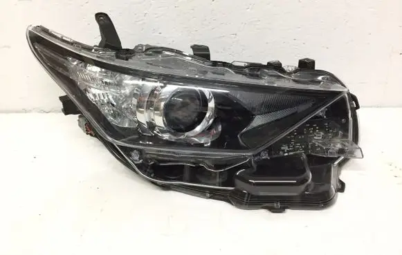 Toyota Auris E180 Headlight/headlamp 8113002K30