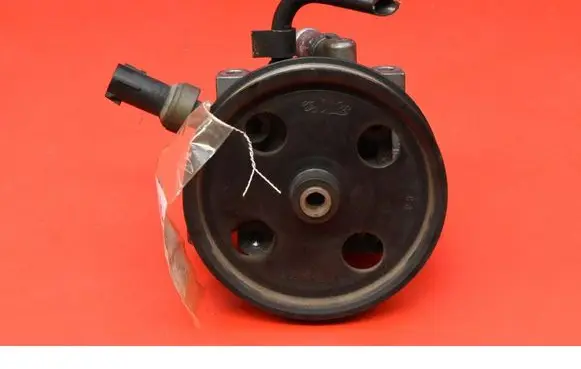 Ford Focus C-MAX Power steering pump 4M513A696AB
