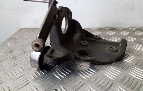 Audi A6 S6 C4 4A Fuel pump bracket 046130147D