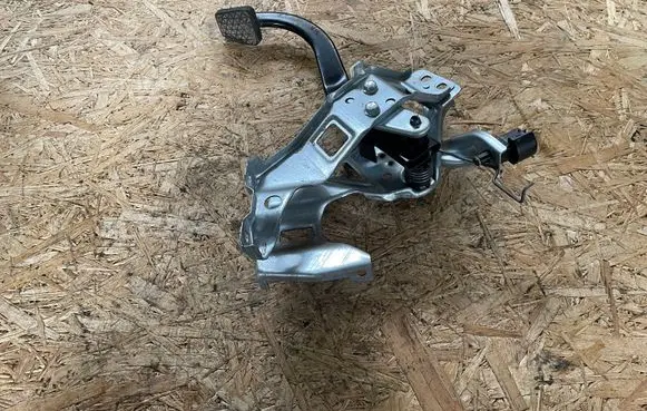 Opel Zafira A Brake pedal 90132299