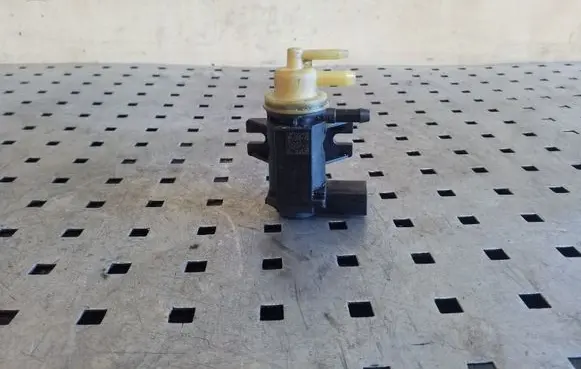 Skoda Octavia Mk3 (5E) Turbo solenoid valve 1K0906627B 04L131051F