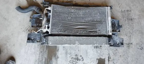 Renault Megane III Radiator support slam panel 752100004r 000222995