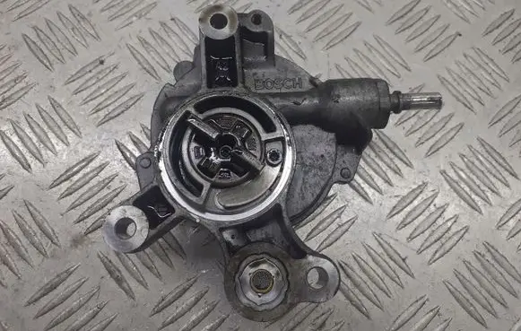 Ford Focus Vacuum pump D165-1B10030