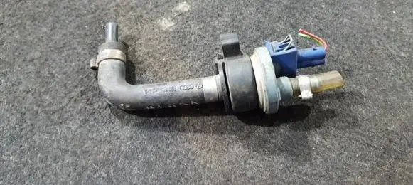 Volkswagen Golf III Valve vacuum 051133459
